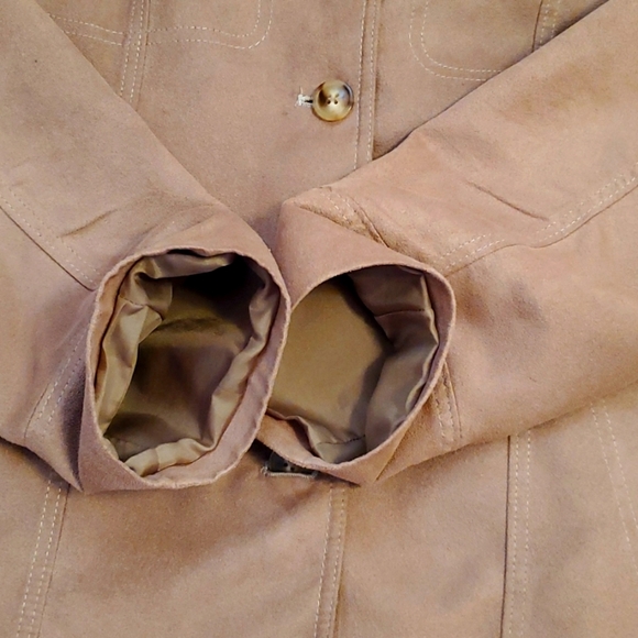 Steilmann faux suede jacket. Tan (light brown). Closes with buttons. Size M. - Picture 4 of 10